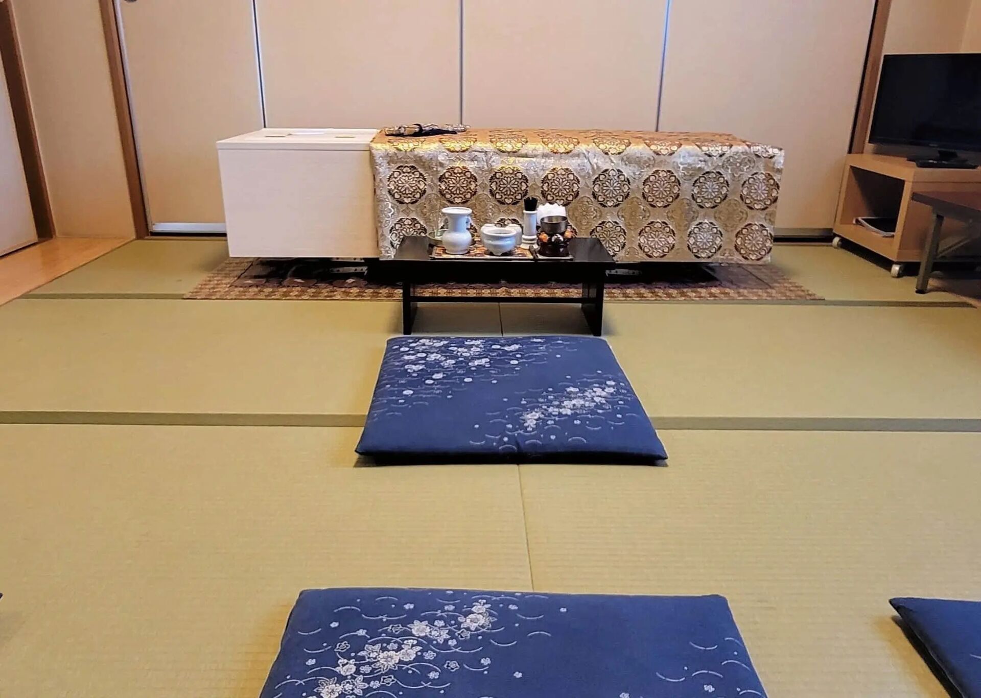 imgi_16_hall08