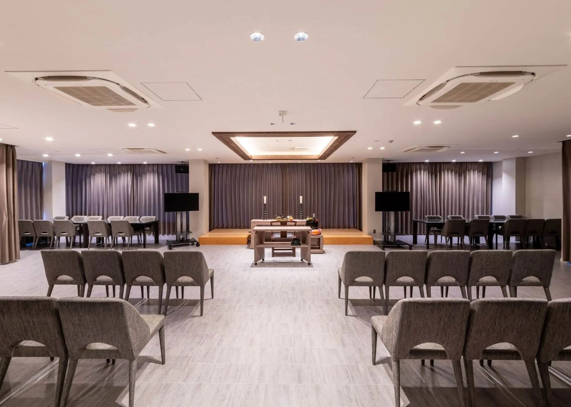 imgi_10_hall04