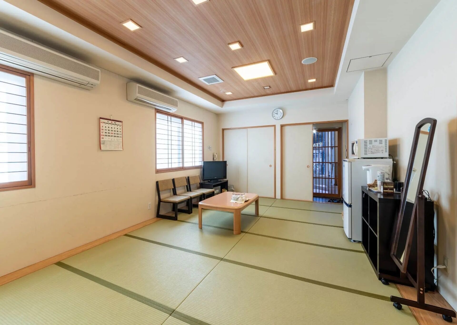imgi_18_hall_mid02