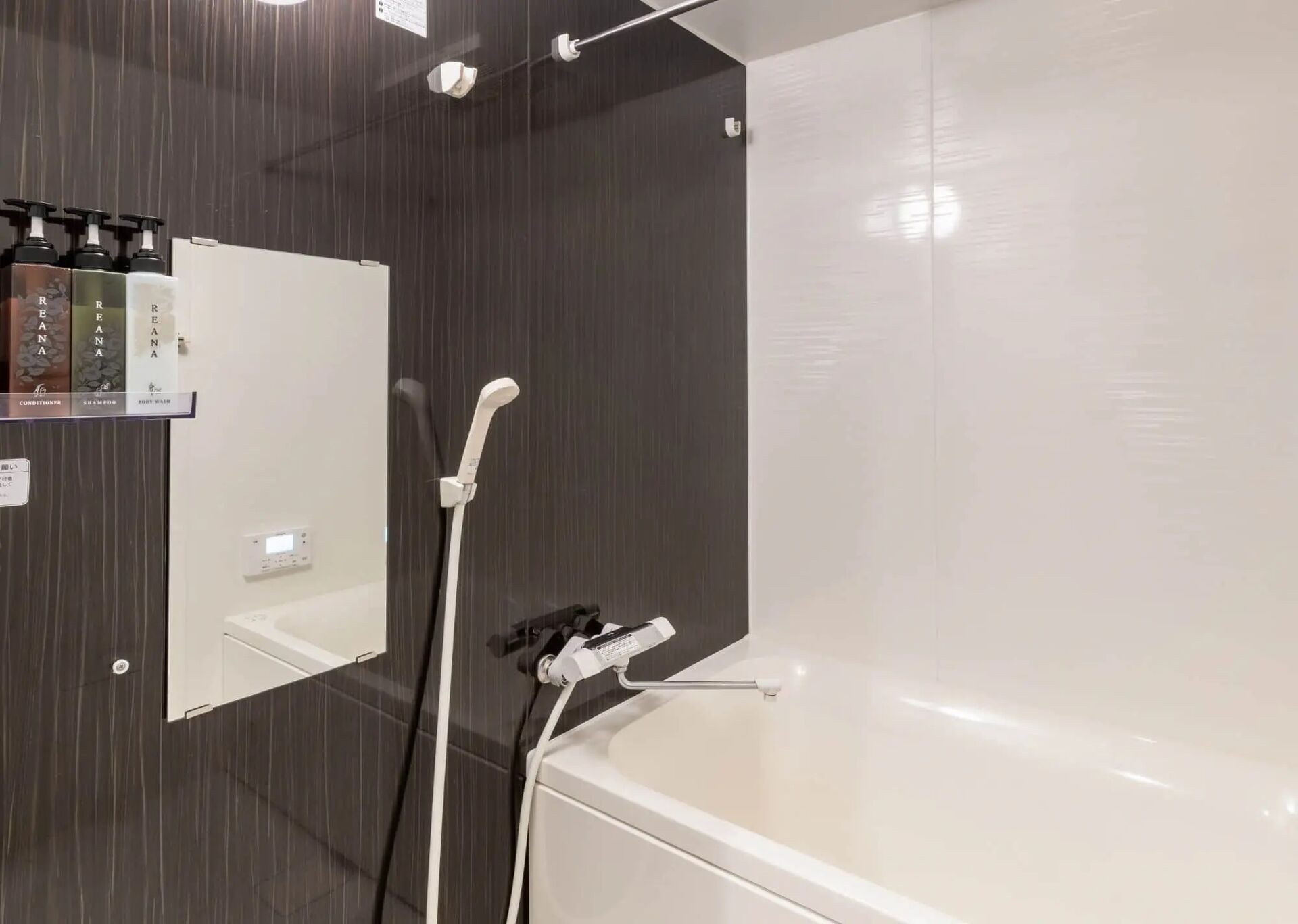 imgi_13_hall_mid05