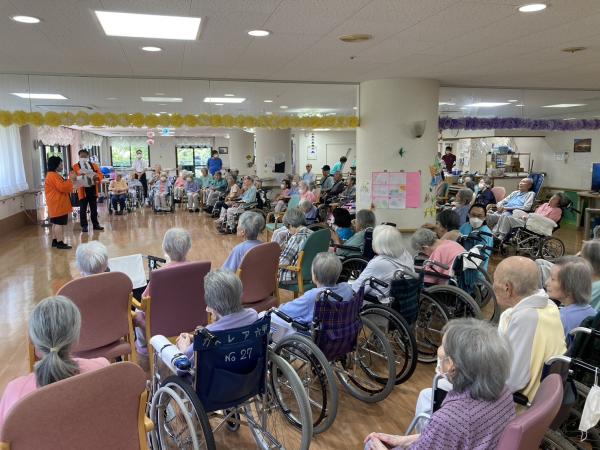 「カトレア六甲」敬老のお祝い会の画像| 葬祭会館ゆうあいホール【公式】 神戸市北区のご葬儀･お葬式のことなら