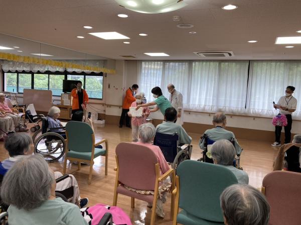 「カトレア六甲」敬老のお祝い会の画像| 葬祭会館ゆうあいホール【公式】 神戸市北区のご葬儀･お葬式のことなら